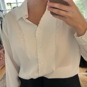 42. VINTAGE Embroidered and scalloped blouse